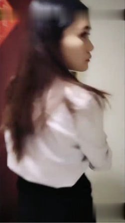 学生尾随黑丝女教师回家，强行内射高潮不断！