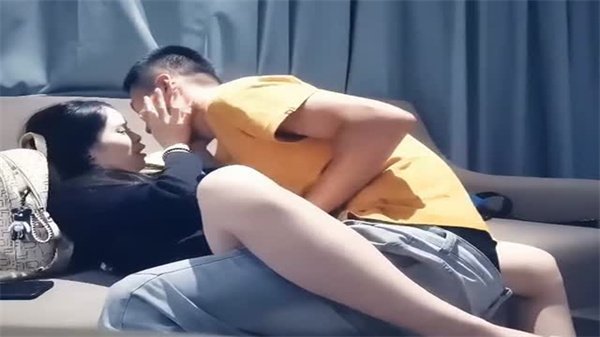 风骚美少妇兼职援交 饥渴难耐私下接客 淫水泛滥任你玩弄