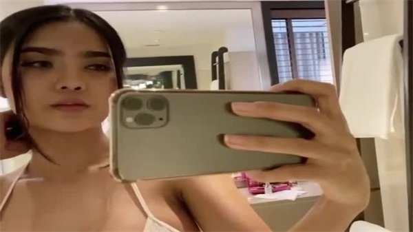 华裔混血女神YanisaNoey付费平台独家福利：高清私密诱惑照大放送