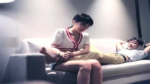 91沈先生超极品巨献：神似小柳岩的淫荡尤物，湿身诱惑让你欲罢不能！