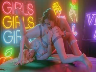 蕾丝边调教俱乐部：女同专属高潮盛宴，禁忌调教极致体验