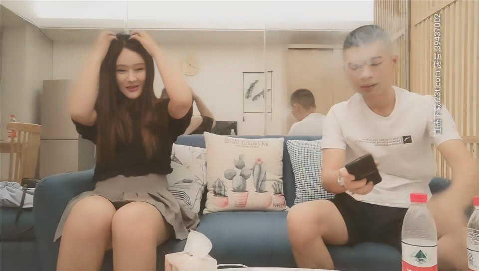 短裙双姝淫乱互搞！超近距离拍摄轮番口交后入狂抽猛插高潮喷发！