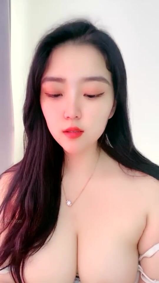 极品尤物震撼登场！浑圆美乳狂颤晃到你腿软 雪白嫩肉淫靡舞动好想狠狠舔弄