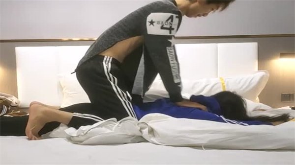 极品良家眼镜妹互摸蜜穴 按摩调情浪叫喷水高潮