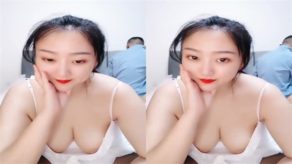 黑丝肉臀巨乳骚妇口活侍奉遭多狼友轮插