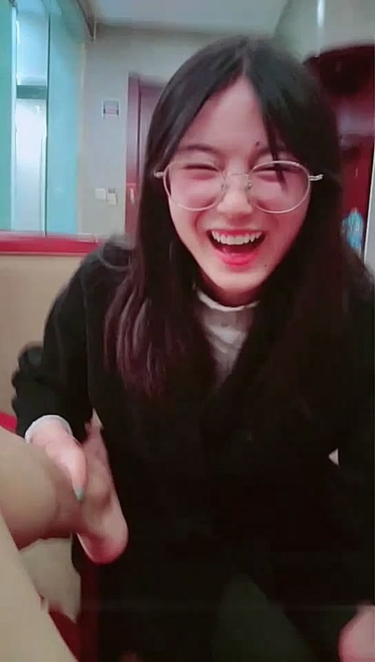 贵州师范学生妹刘X娟带作业本开房 遭男友疯狂抽插整夜忘写功课