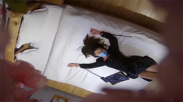 黑客潜入盗摄！情侣酒店密会激情野战，娇喘不断超刺激