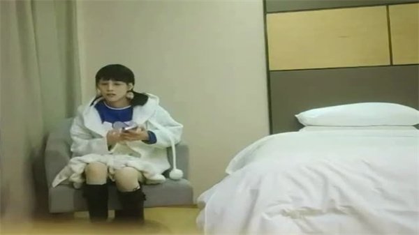 利哥探花实录：高端外围美女被干到虚脱，彻底玩坏！